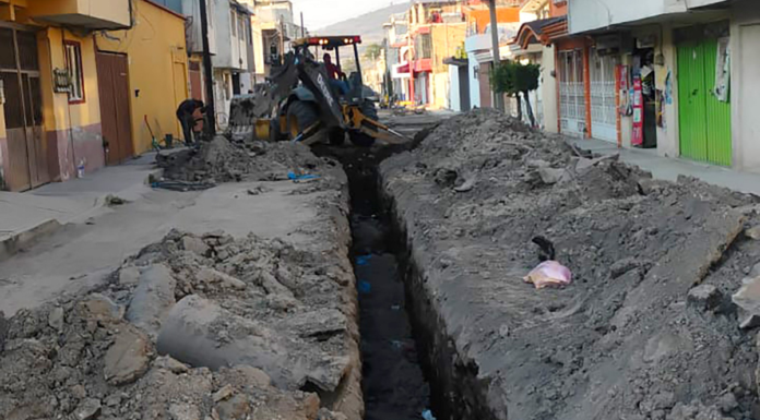 Rehabilitan drenaje en calle Mariano Escobedo de Texmelucan