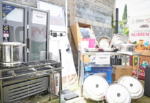 Omar Muñoz entrega equipo a comedor de la Estancia de Día