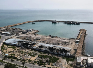 Irán retoma cierre de Ormuz y EU amenaza con ataques