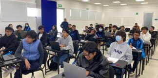 Estudiantes de bachillerato BUAP participan en clase internacional sobre Física de partículas