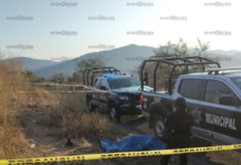 Hallan sin vida a exparamédico en carretera de Chiautla de Tapia