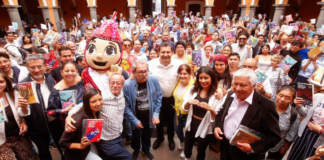 Entregan más de 20 mil libros con programa del FCE en Puebla