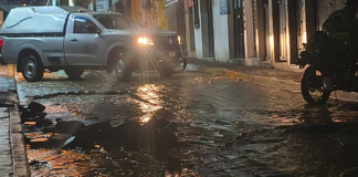 Lluvia con granizo deja afectaciones en calles y viviendas de Atlixco