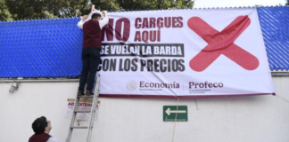 Profeco coloca lonas en gasolineras de Puebla por “precios altos”