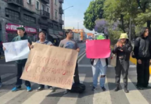 Estudiantes de música protestan para exigir atención a demandas