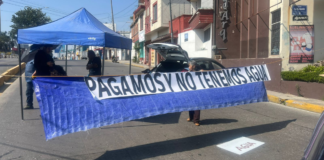 Colonos bloquean el bulevar Esteban de Antuñano por falta de agua