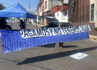 Colonos bloquean el bulevar Esteban de Antuñano por falta de agua