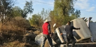 Vuelca tractocamión con cemento en la federal Acatzingo–Xalapa