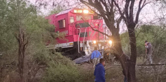 Tren embiste vehículo en Tehuacán y deja una mujer sin vida