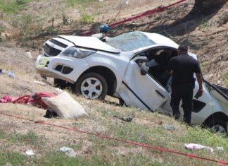 Cinco fallecidos tras volcadura de camioneta en autopista de Acapulco
