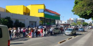 Desquicia tráfico la 28 de Octubre en Centro Histórico de Puebla