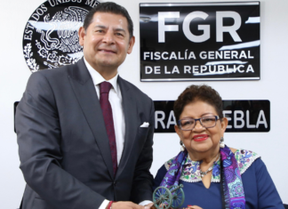 Ernestina Godoy visita y supervisa sede de la FGR en Puebla