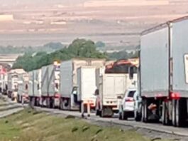 Accidente de camiones y autobús provoca caos vial en el Arco Norte