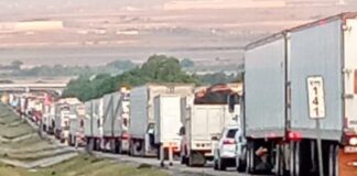 Accidente de camiones y autobús provoca caos vial en el Arco Norte