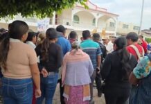 En Atoyatempan, bloquean presidencia municipal y exigen destituir alcalde