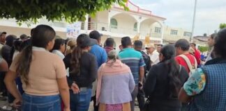 En Atoyatempan, bloquean presidencia municipal y exigen destituir alcalde