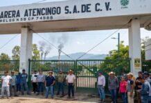 Azucareros bloquean el Ingenio de Atencingo por incumplimiento en exportación