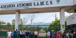 Azucareros bloquean el Ingenio de Atencingo por incumplimiento en exportación