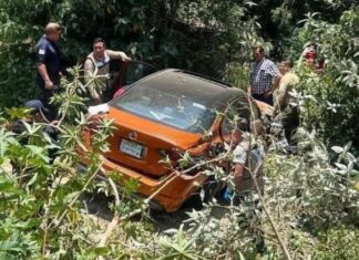 Estudiantes de CBTIS se lesionan tras caer a barranco en Teziutlán