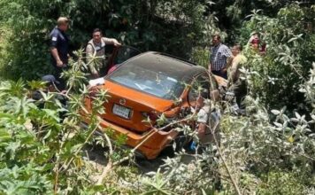 Estudiantes de CBTIS se lesionan tras caer a barranco en Teziutlán