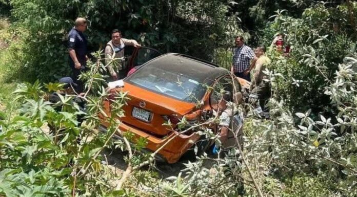Estudiantes de CBTIS se lesionan tras caer a barranco en Teziutlán