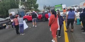 Familiares de acusado de homicidio bloquean la México-Puebla