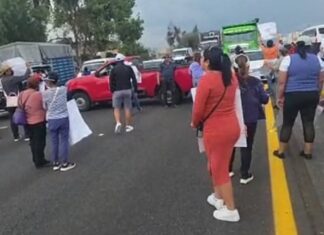 Familiares de acusado de homicidio bloquean la México-Puebla