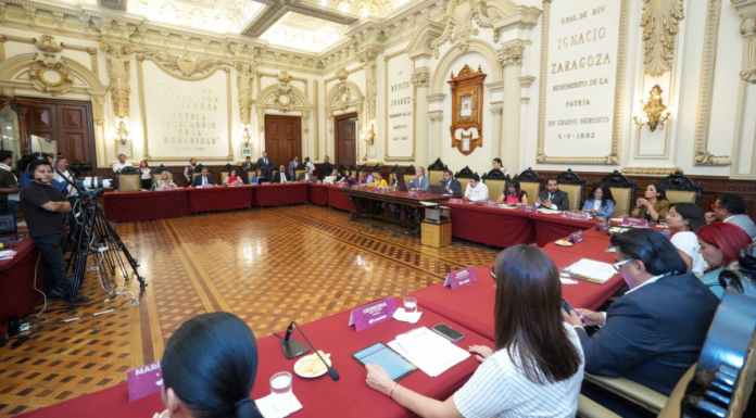 Van contra promoción política adelantada en Puebla capital