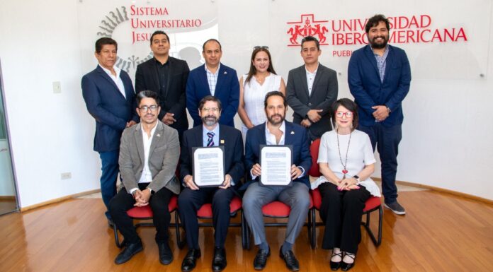 IBERO Puebla firma convenio con Canagraf para formar nuevos diseñadores