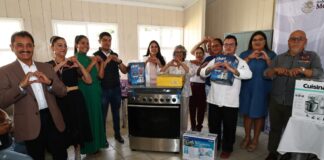 Tonantzin Fernández equipa centros educativos en San Pedro Cholula