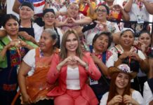 Ceci Arellano comparte con familias en cierre de la Feria de Puebla