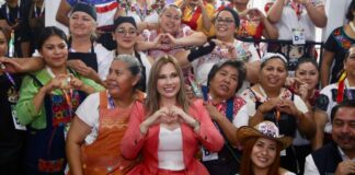 Ceci Arellano comparte con familias en cierre de la Feria de Puebla