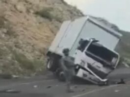Choque en la Cuacnopalan-Oaxaca deja heridos y una persona prensada