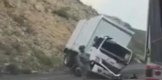Choque en la Cuacnopalan-Oaxaca deja heridos y una persona prensada