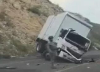 Choque en la Cuacnopalan-Oaxaca deja heridos y una persona prensada