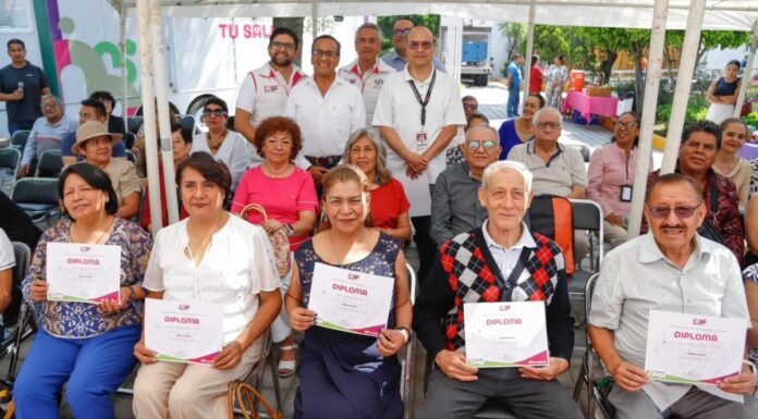 DIF Puebla Capital gradúa a 44 adultos mayores del Taller de Computación