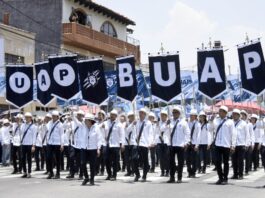 BUAP participa en desfile por 164 aniversario de la Batalla de Puebla