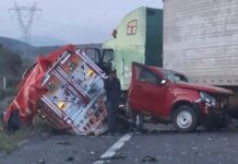 Tráiler destroza camioneta en la México–Puebla