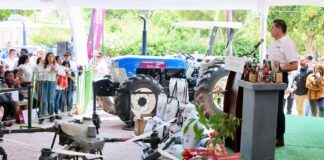 Armenta entrega fertilizantes y equipos agrícolas en Sierra Negra