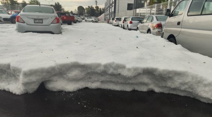 Granizo acumulado afecta espacios deportivos en Puebla