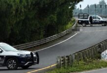 Abandonan cuerpo envuelto a pie de carretera en Huauchinango