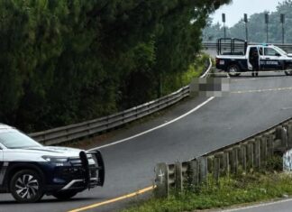 Abandonan cuerpo envuelto a pie de carretera en Huauchinango
