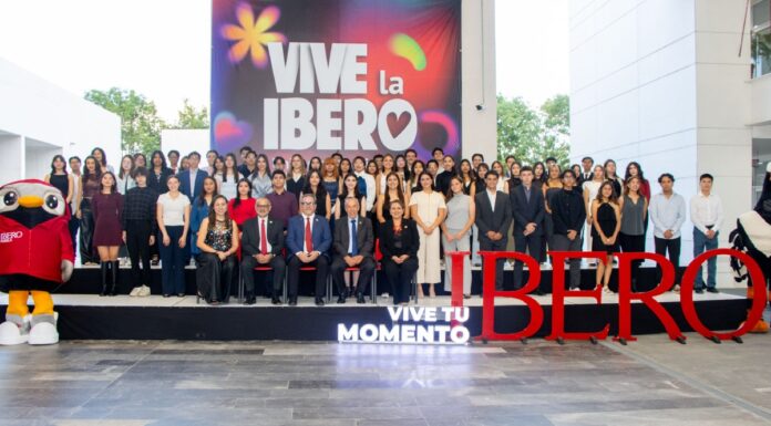IBERO Puebla entrega apoyos a 135 futuros estudiantes