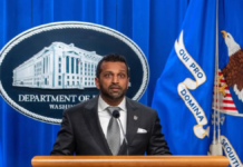 Director del FBI niega alcoholismo y demanda por difamación
