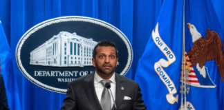 Director del FBI niega alcoholismo y demanda por difamación