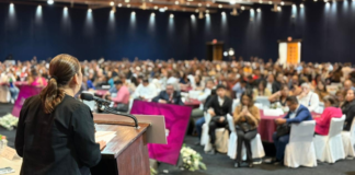 Laura Artemisa destaca labor de maestras y maestros poblanos