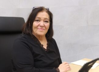 Plantean el retiro de obstáculos en espacios peatonales