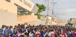 Profesores de Educación Física toman secundaria en Tehuacán