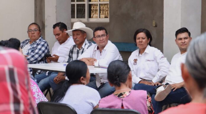 Pável Gaspar sostiene encuentros con habitantes de la Mixteca Poblana