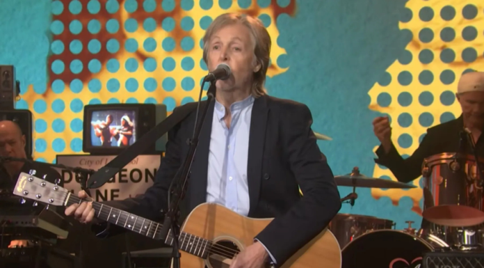 Paul McCartney presenta adelanto de su nuevo álbum en SNL